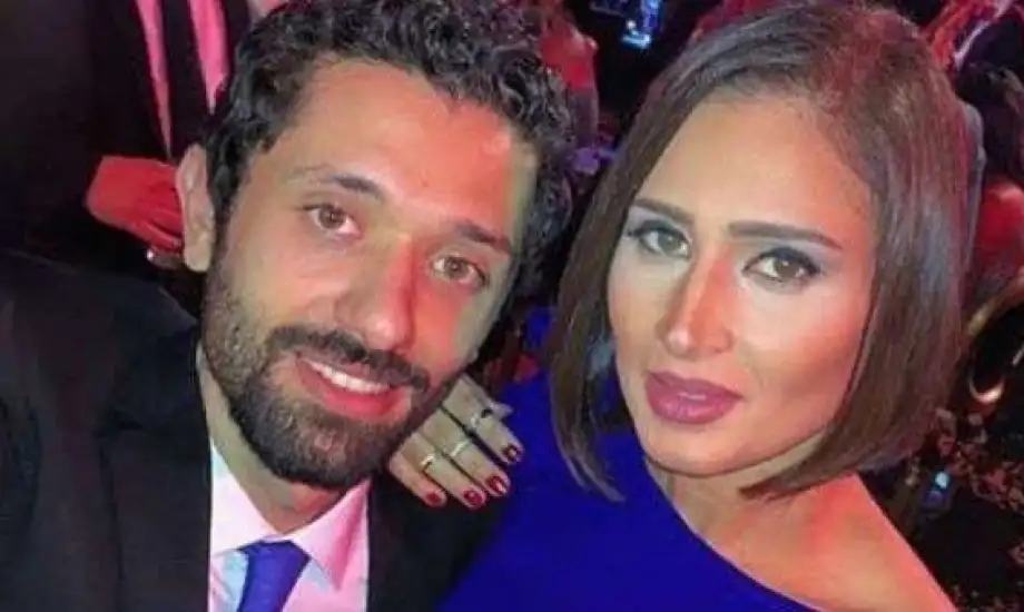 زوجة كريم عبدالعزيز تعلق على ستوري إعلان طلاقها من زوجها دون علمها